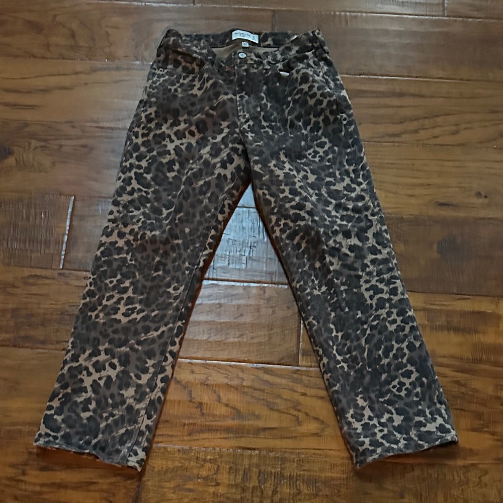 Abercrombie leopard print jeans sz 27/4 Short
